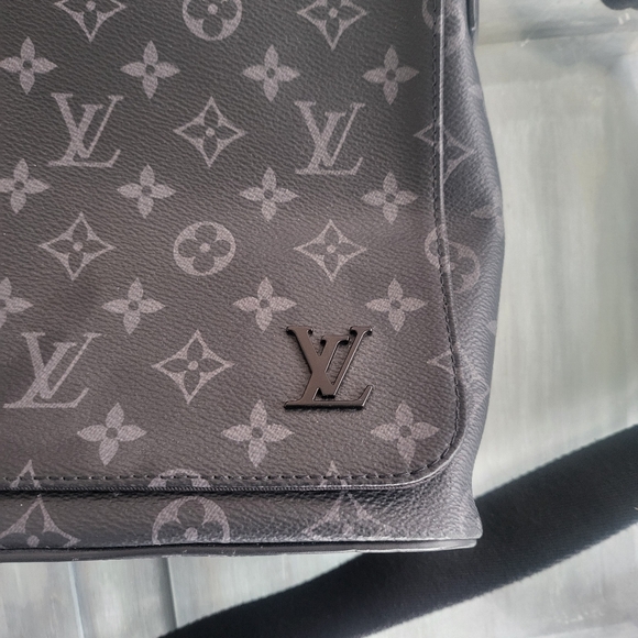 Louis vuitton messenger bag - Picture 7 of 7